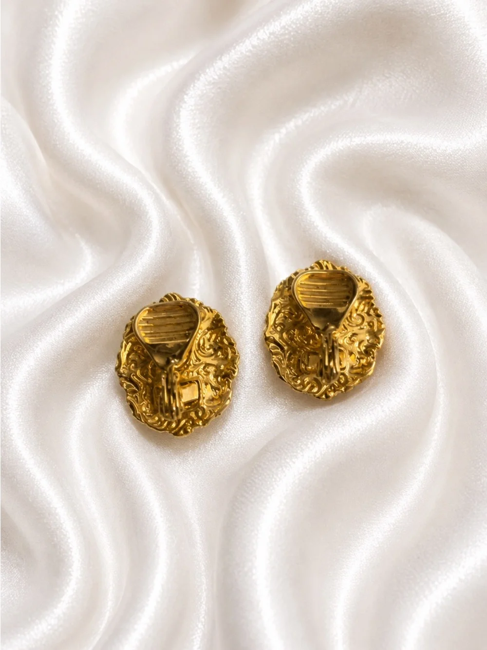 Vintage-Inspired Gold Crystal Oval Stud Clip-on Earrings